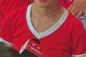 蒙超特色！黑人“外援”爆射破门后连续空翻庆祝