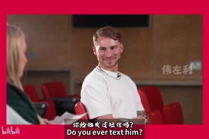 欧冠女主持业务能力还是这么强，黑色束身衣勾勒完美身材