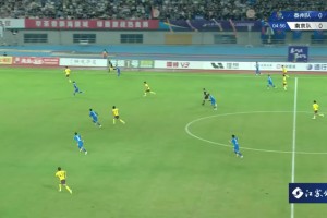 开场5分钟，泰州队先拔头筹，1-0领先南京队