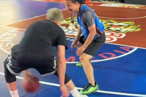 郭艾伦晒打球“羞辱”徐静雨视频：啥玩意 纯软人儿~