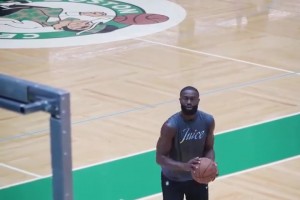 这手感可以啊！杰伦-布朗三分训练12连中！