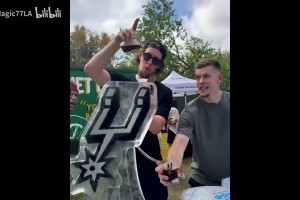 青年军！马刺球员参加活动！新援科内特等人出镜！