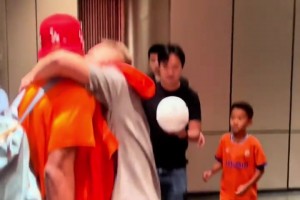 李霄鹏回应如何防守瓦科：实施夹击，防守增加强度