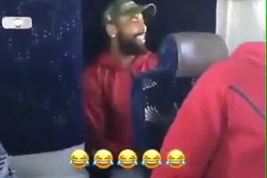 谁还记得这一幕？詹姆斯昔日倾情演唱生日歌，令寿星欧文腼腆一笑