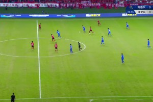 淮安队率先进球，攻破榜首南通队大门