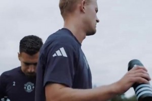 此前被孙兴慜无视的Lisa唱跳还是有点实力这是真的会扭~