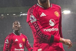 这就是对胜利的渴望！比赛结束时，库尼亚激情呐喊庆祝胜利