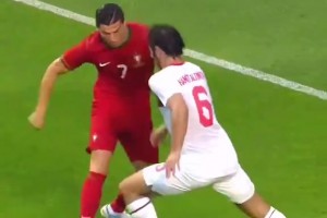 一直在模仿！年轻的姆巴佩一定想复制偶像C罗的所有亮点