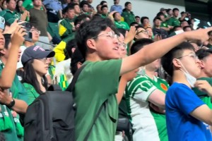 近距离实拍王燊超蹬踹法比奥小腿！国安球迷：这竟然不是红牌