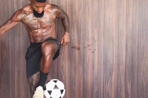 泽罗伯托这身材太炸裂，原地秒杀多少职业球员的身材啊