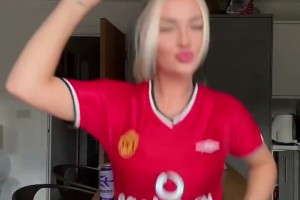 不敢相信！国外网友恶搞：赢球后曼联球迷的心情