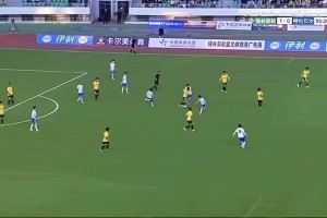 这脚真强！内蒙超惊现贝克汉姆式中场吊射破门