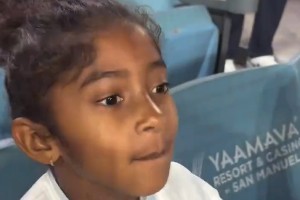 瓦妮莎带女儿观看道奇棒球赛 koko每个镜头都好像科比啊~