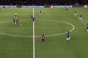 梅西一个简单的动作，过人就像喝水一样简单