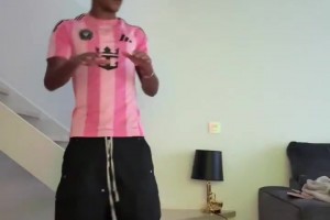 你也想去迈阿密！？亚马尔穿着梅西10号球衣，这下直接致敬了~