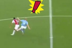 哈兰德冲刺对抗萨利巴，仿佛撞上了一堵墙！