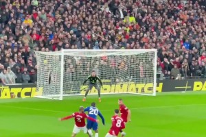 切尔西球迷质疑：这怎么不是点球？