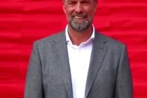 克洛普安慰曼联小球迷：你已经看了6年一样的球了，抱歉