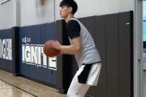 希望这次顺利走出去！曾凡博此前发展联盟训练：手感柔和弹跳出色