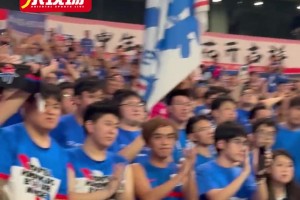 尽情欢呼！蓉城将士为球迷们再次续费中超榜首！
