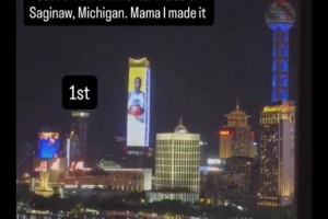 登上外滩大屏幕！追梦更新ins感动说道：妈妈，我做到了！