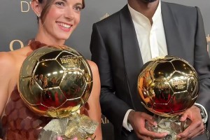 恭喜登贝莱和邦马蒂两位金球奖得主合影