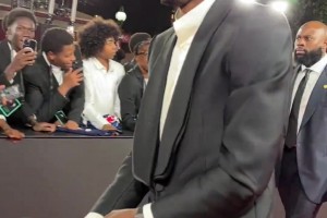 气质这一块登贝莱走红毯时西装+墨镜，有大佬出场那味儿了