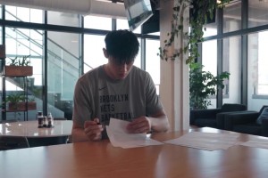 逐梦NBA✍曾凡博正式与篮网签下合同的瞬间！小曾一脸平静啊~
