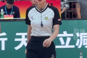 浙BA杭州队对阵柯城队，场上女裁判亮了，又美又飒！