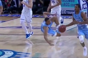 强硬还是脏？格雷森阿伦大学时期小动作合集！