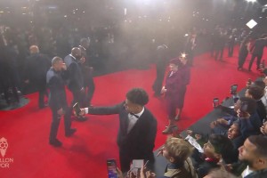 颜值炸裂巴黎中场内维斯女友现身金球奖现场，艳压群芳啊！