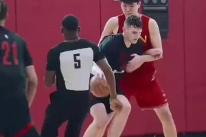 此前中国男篮和开拓者的内部教学赛，杨瀚森和克林根的对位视频！