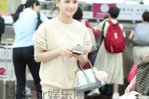 这是真公主！绿军股东何猷君姐姐，34岁休闲装跟小女孩似的