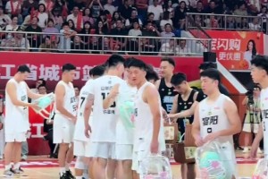 去年张曼源拍摄的JK制服大片，这你受得了嘛？