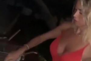 卡里乌斯老婆在烤肉时被一顿狂拍，得此老婆真是幸福美满