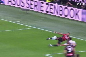 米兰生涯首球！恩昆库精彩凌空侧勾破门！圣西罗上演吹气球庆祝！