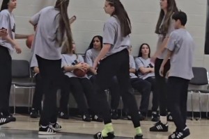 复出越来越近了？欧文训练八连中，投篮手型似乎有所调整