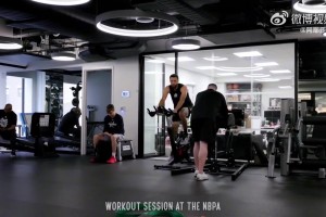 库里的训练，看着就很累了，不知道他本人怎么坚持下来的