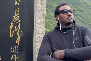 现已无人问津？前火箭球星沃尔爬长城：时隔11年重返这里~