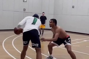 为何库里名声比詹姆斯要好很多？徐静雨：因为库里没换过队