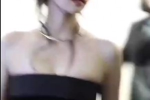 跨界同框！科比大女儿变美啦！一旁的白鹿也真是白到发光