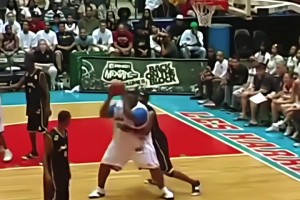 七尺长人！切特去试跑车发现自己完全坐不下！