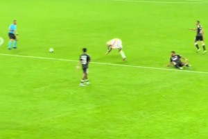 输给胜利后，本泽马有点生气了：你是来消遣我的？