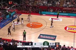 降维打击麦基NBL首秀20中15狂砍32分13板3帽2断