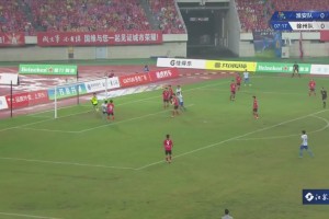 可以入选奶奶球系列！苏超徐州队小禁区内抢点居然打高了