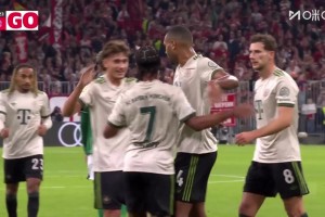 拜仁1-0领先！奥利塞右路传中，塔脚后跟打门折射入网！