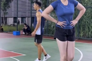 确实顶不住！国产卡戴珊肘姐晒打球视频：我这个冲击力怕你受不了