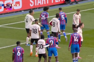 斯洛特在说弗林蓬？盯防恩凯提亚不紧，疑似想冲出去反击，随后遭绝杀