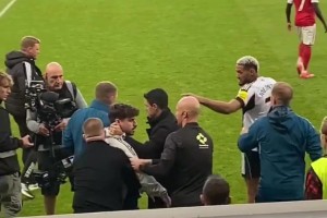 啥情况？赛后阿森纳助教和乔林顿发生冲突，后者指指点点被塔子哥拉走