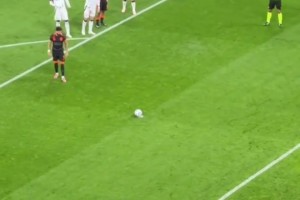 送给门将！最近的勺子点球都罚不进啊